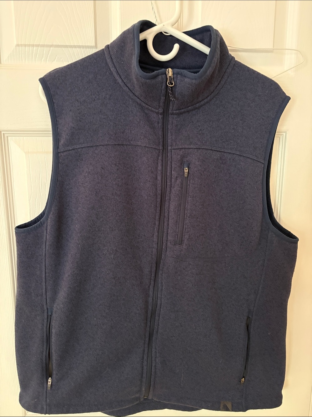 L.L. Bean Dark Navy Full-Zip sweater Vest size large regular. Slightly fitted